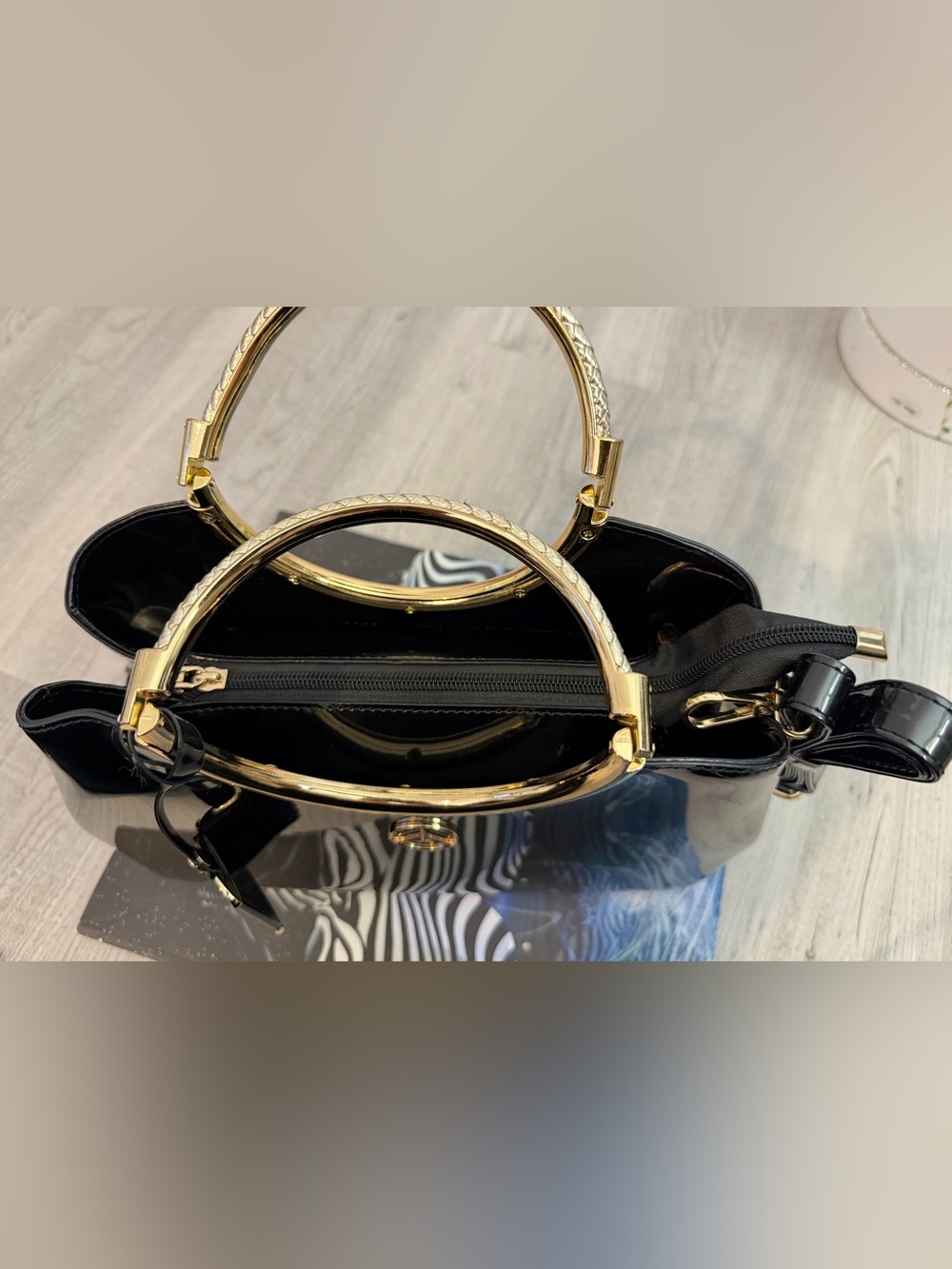 NWOT Mercedes-Benz Black Faux-Leather Satchel/Shoulder Handbag w/a Gold Handle. - Picture 5 of 10